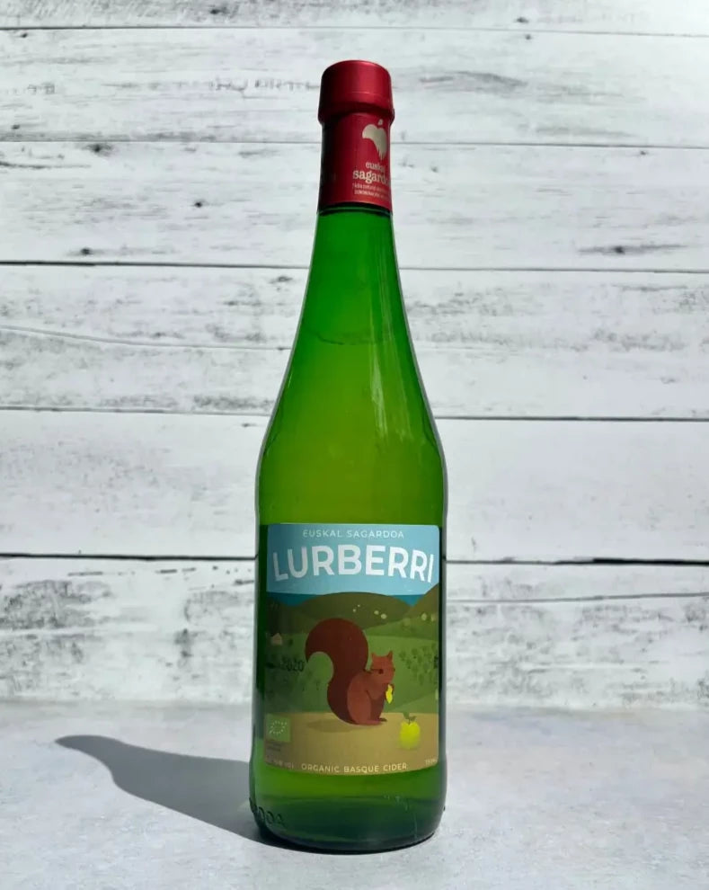 750 mL green glass bottle of Izeta Sagardotegia Lurberri cider