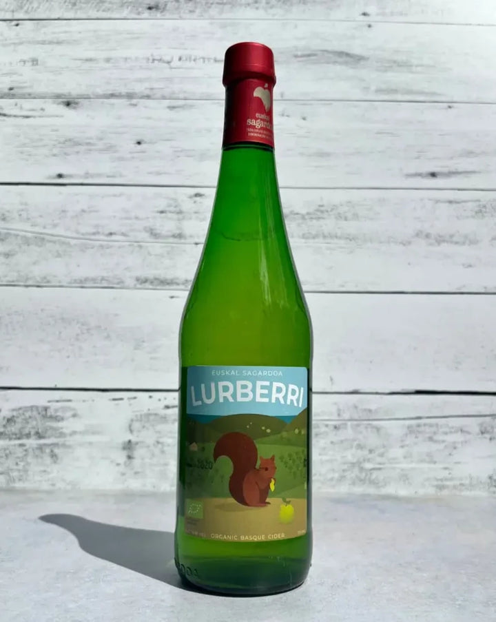 750 mL green glass bottle of Izeta Sagardotegia Lurberri cider