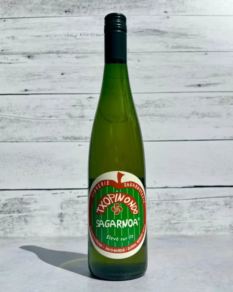 750 mL green glass bottle of Txopinondo Sagarnoa Basque cider from Cidrerie Sagarnotegia