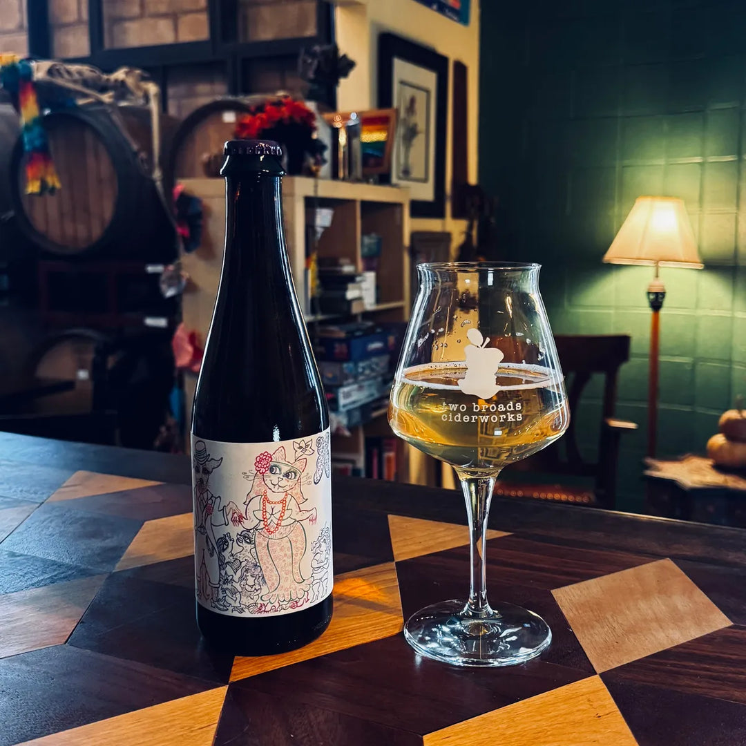 Two Broads Ciderworks - Mawage Cyser (500 mL)