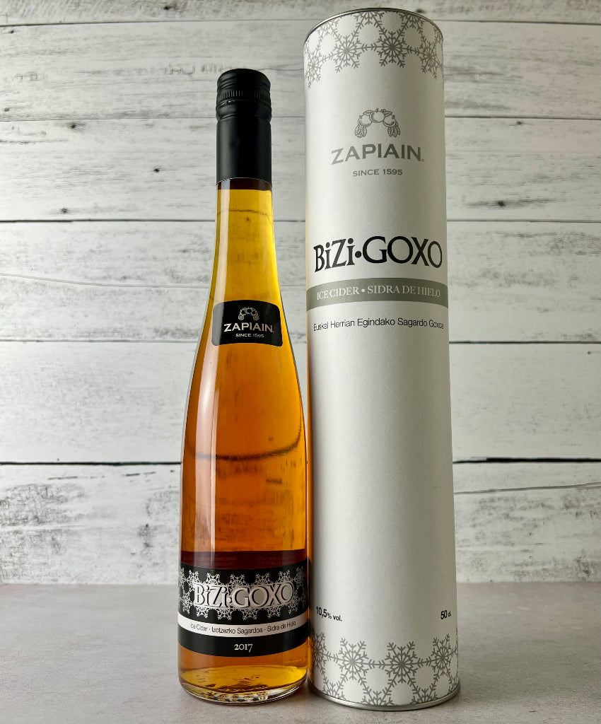Photo of a 500 mL bottle of Zapiain Bizi Goxo Ice Cider and cardboard bottle holder
